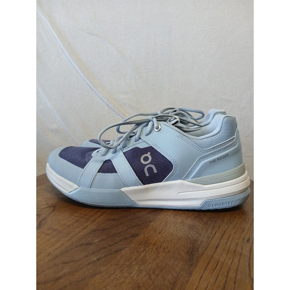 On clouds the Roger clubhouse sneaker womens Size 9 blue